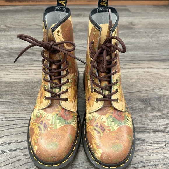 Limited Edition Dr. Doc Martens Van Gogh Sunflower Painting Design Boots Sz 7 Wo - Picture 2 of 9